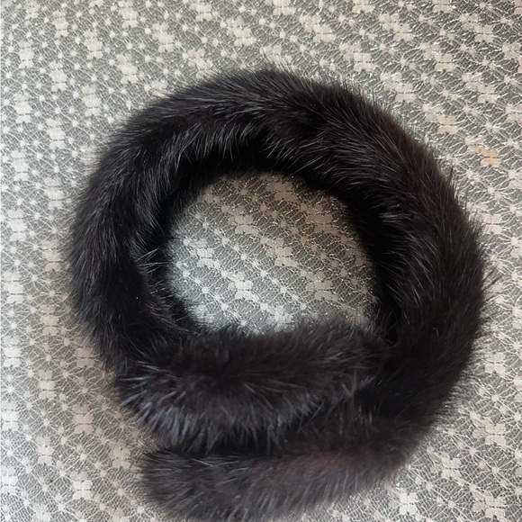 BONWIT TELLER REAL FUR EARMUFFS - Picture 5 of 14